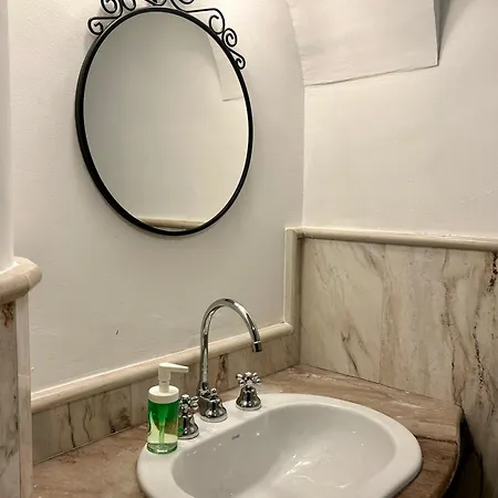 Taverna Degli Artisti - Immobili E Soluzioni Rent Апартаменты *